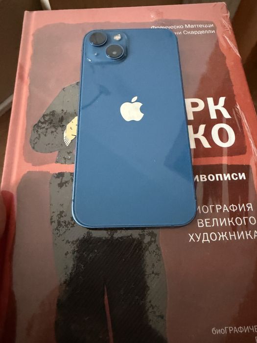 Продам IPhone 13