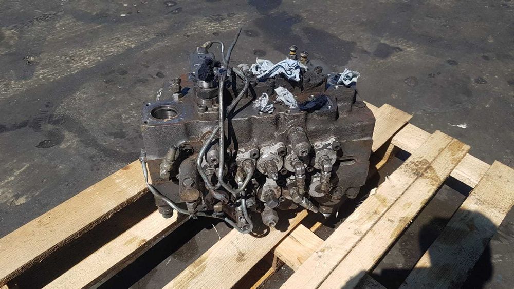 Distribuitor hidraulic excavator Case CX290