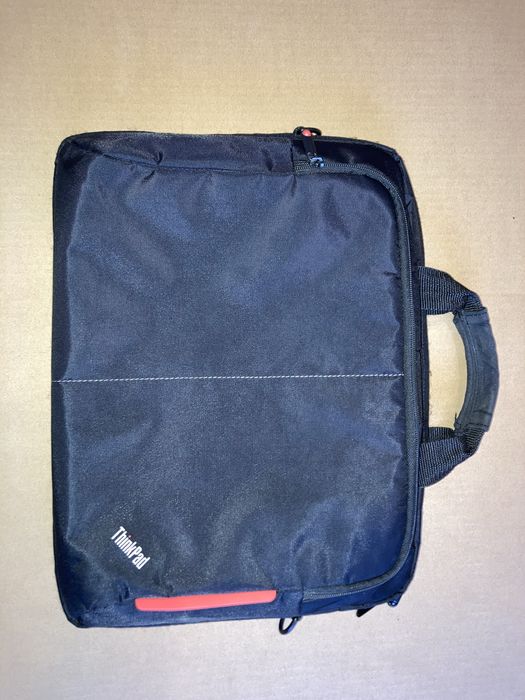 Vand 2 geanti laptop HP si LENOVO ThinkPad 15” in stare buna
