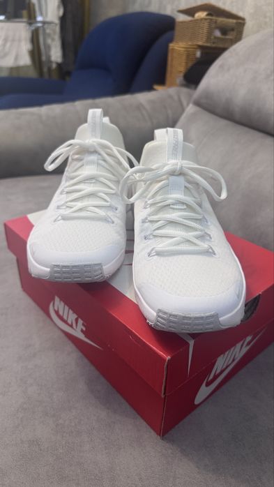 NIKE женские кроссовки