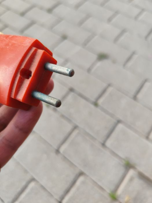 Ретро фенерче от соца с батерия който се зарежда в ток 220 v