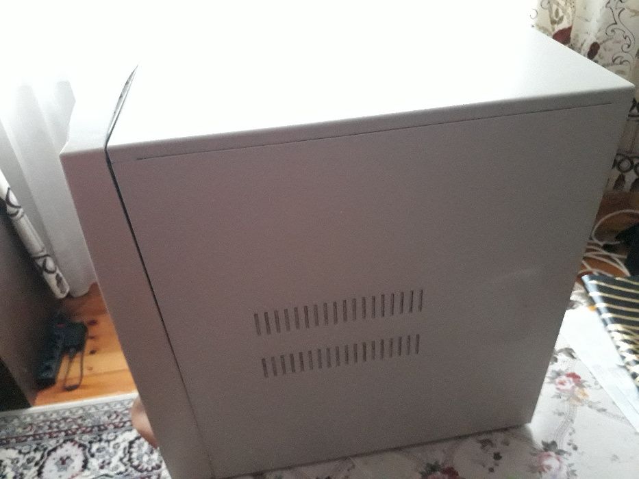 Компютър настолен