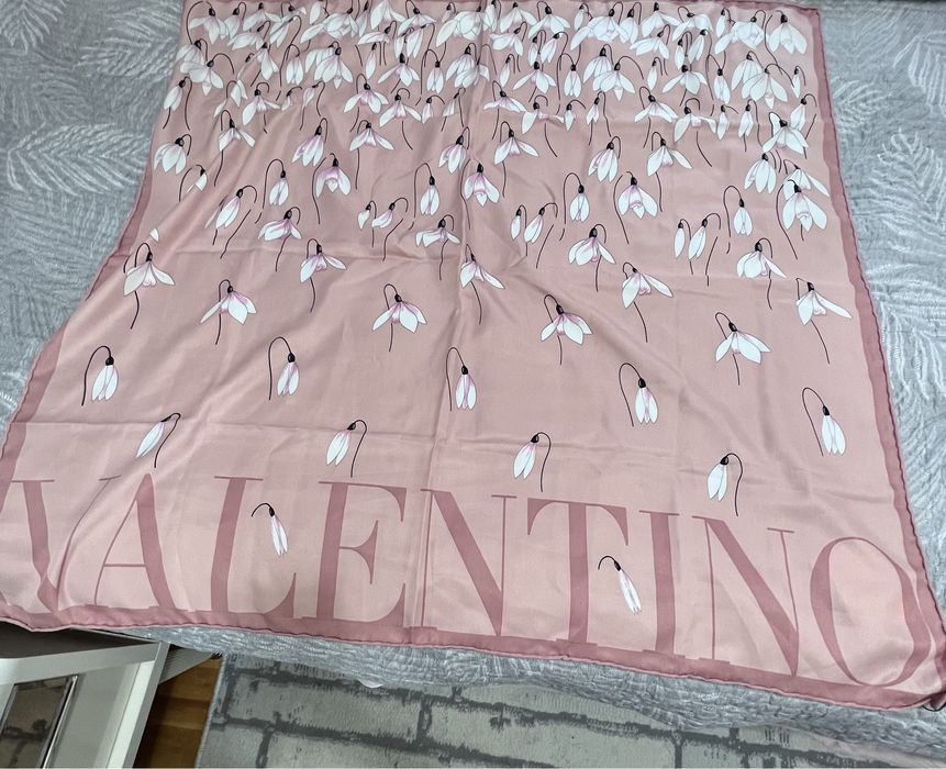 платок от Valentino