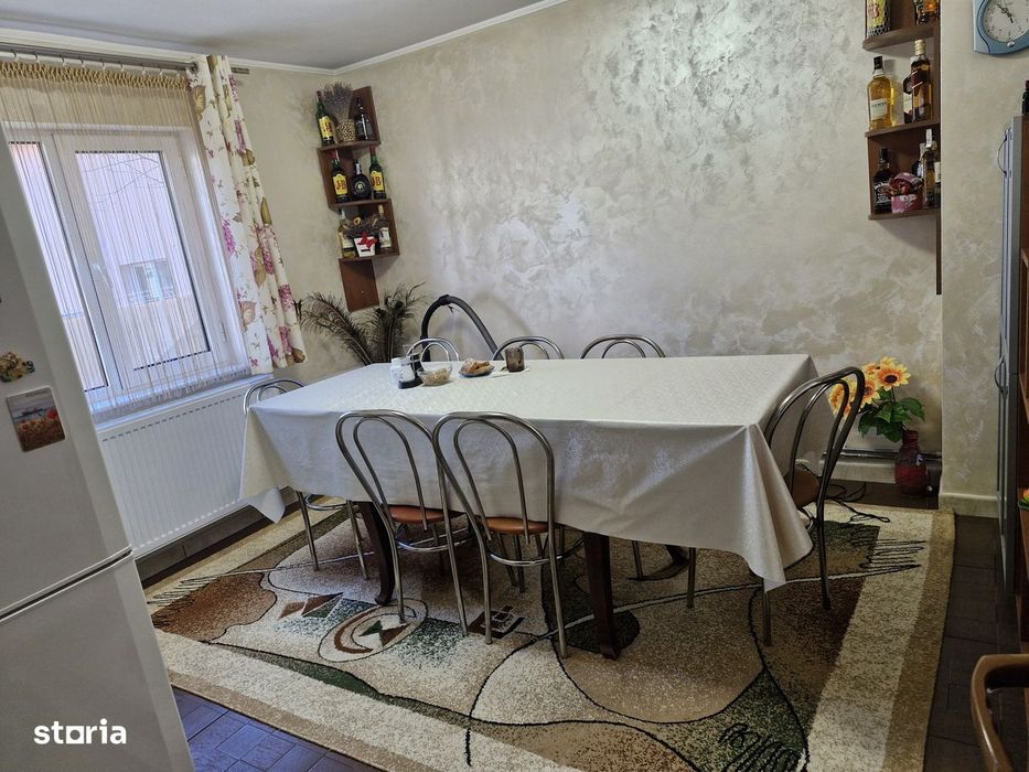 Casa P+M , Gavana vizavi de Q-uri