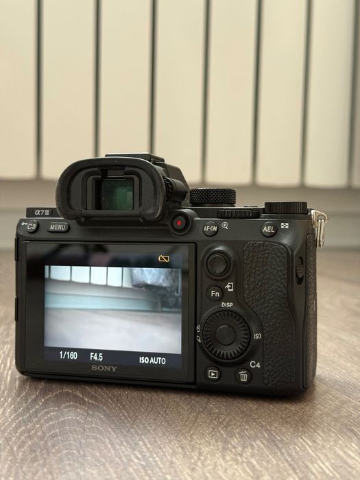 Sony Alpha A7 III Kit 28–70mm