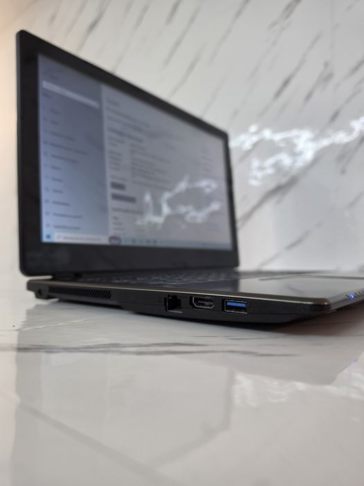 Laptop Medion Akoya cu touchscreen funcțional