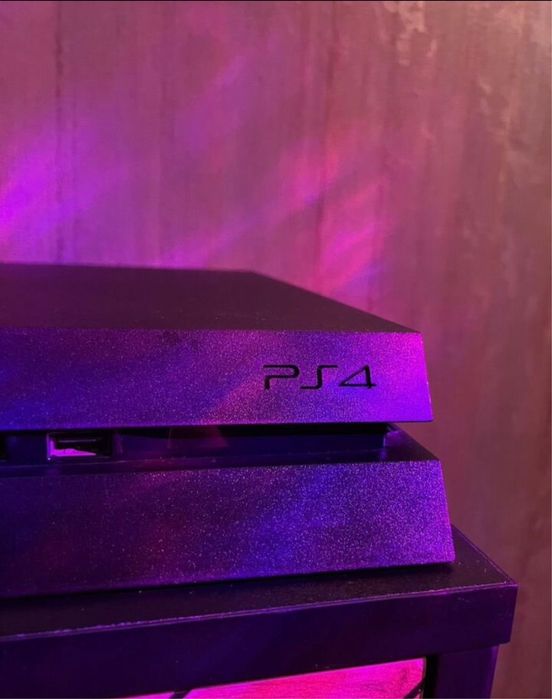 Продам PS 4 Slim