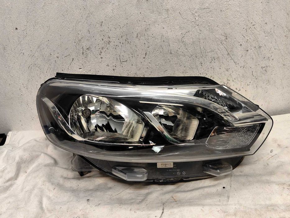 Оригинален фар Тойота  Toyota Proace