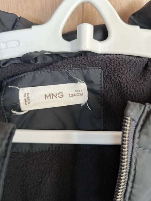 Продам куртку на мальчика весна