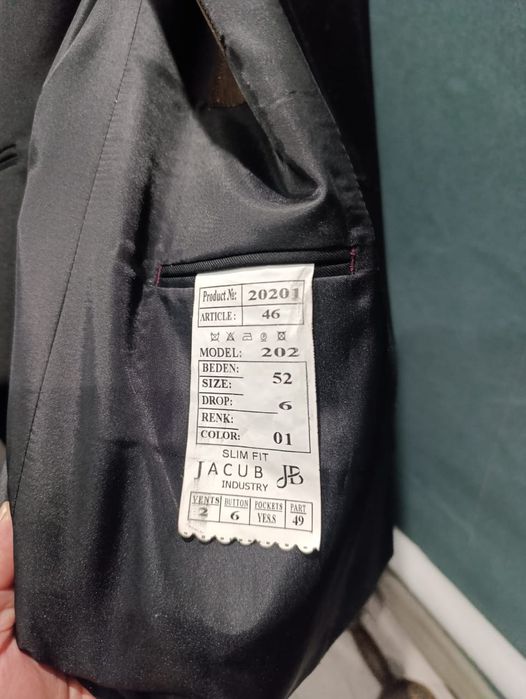 Продам костюм тройка