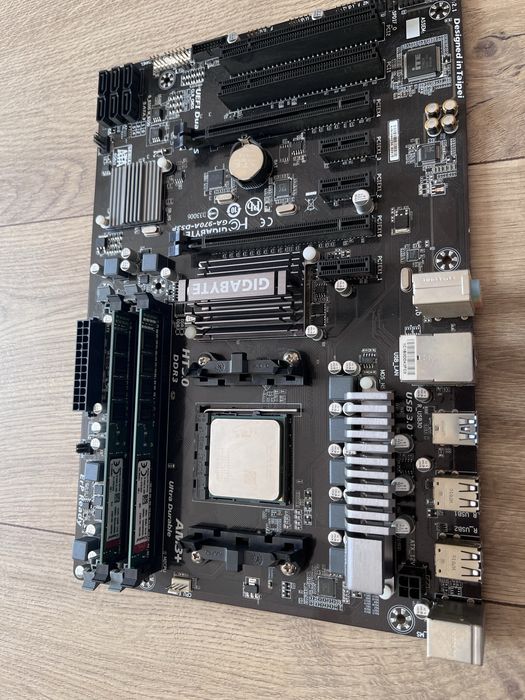 Kit AMD FX-8350 8 nuclee + placă de bază Gigabyte GA-970A-DS3P + 8GB RAM DDR3