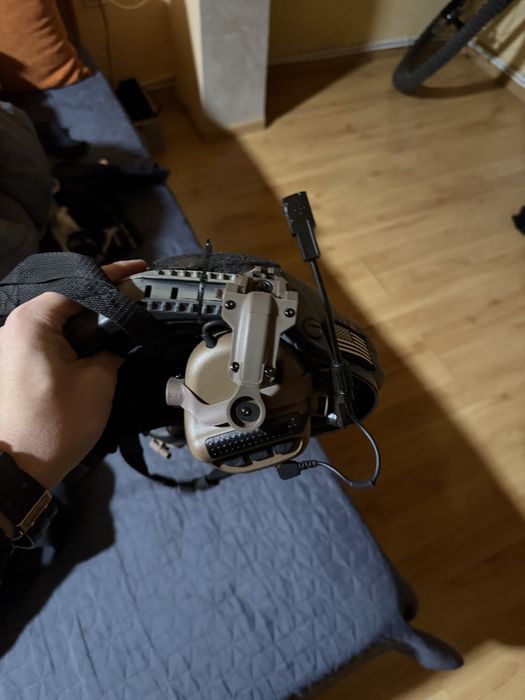 Airsoft каска с антифони АКТИВНИ