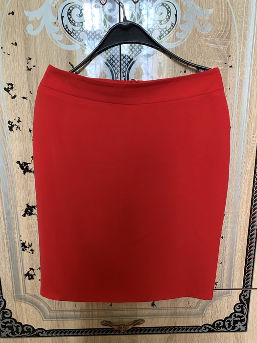 Турецкий кофта юбка сотилади. Факат бир марта тўйга кийилган.40 размер