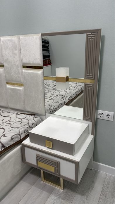 Кровать с тумбами