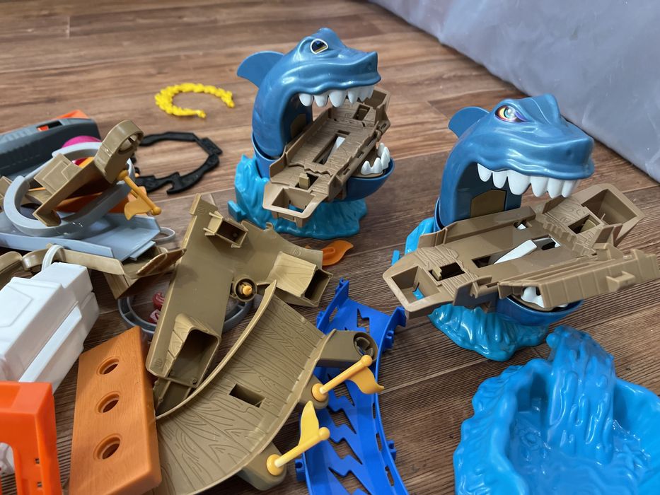 2 комлекта Игрушки в хорошем состояние