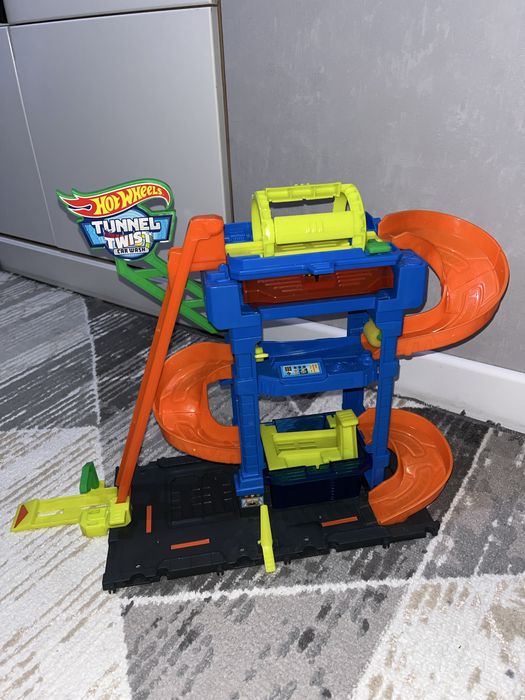 Hot wheels парковка