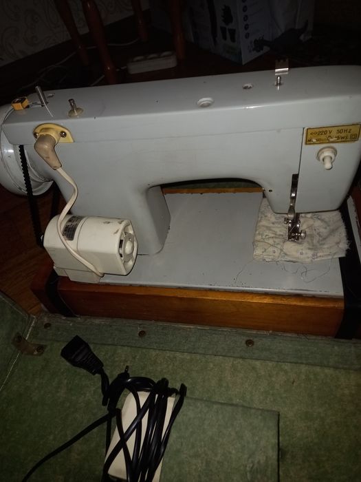 Продам швейную машину