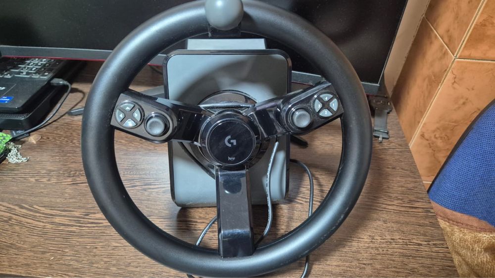 Volan Logitech Heavy Equipment Bundle