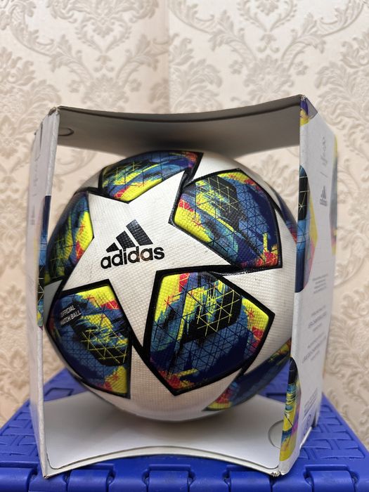 Оригиналтный мяч adidas лиги чемпионов 19/20 года