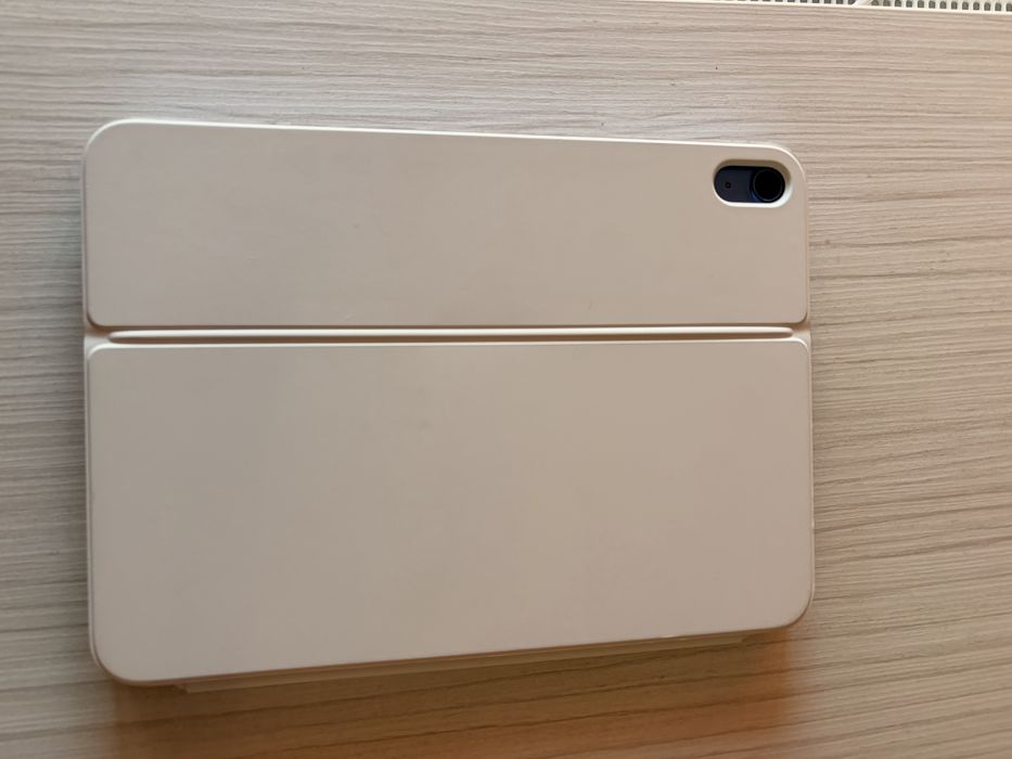 Ipad generatia a 10-a 64 GB + tastatura originala appel