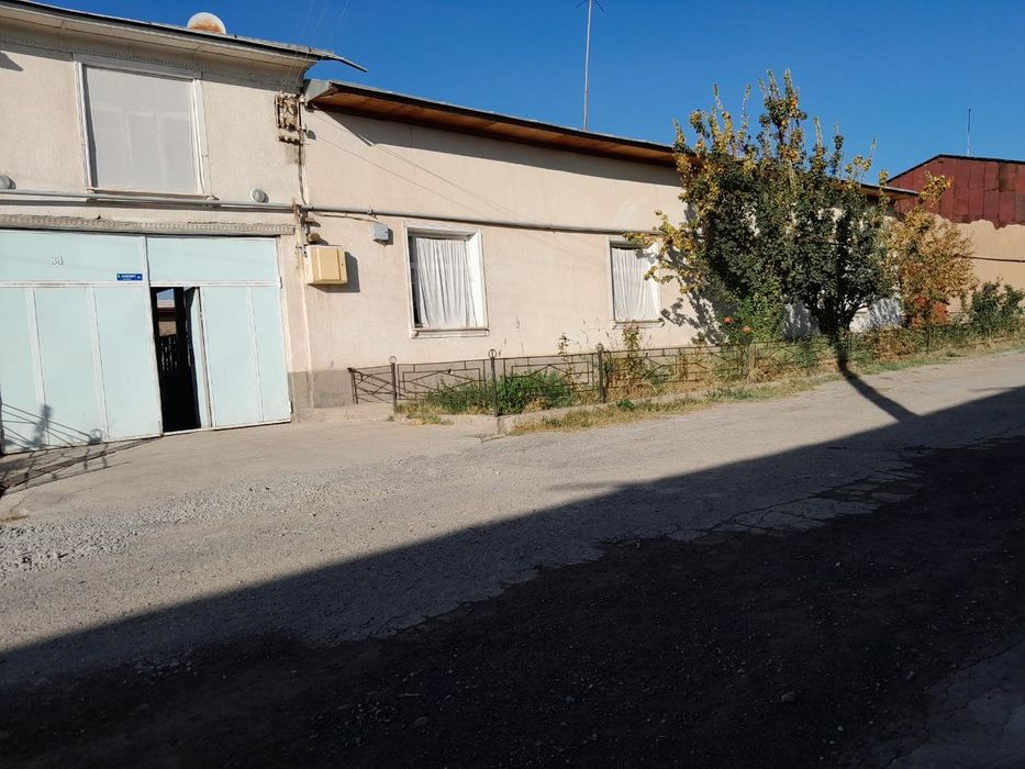 Nazarbek Turkiston Saxovatdan 8 sotix 9 xonali uchastka sotiladi