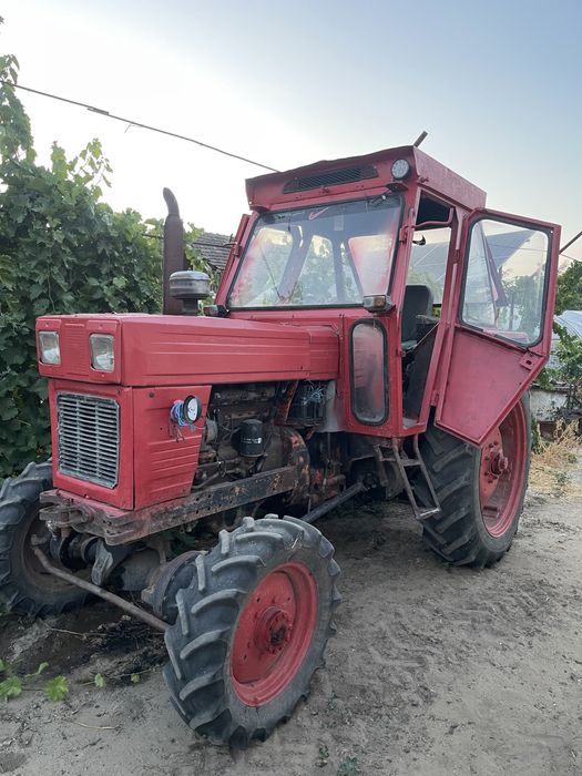 Tractor U651 tractiune 4x4
