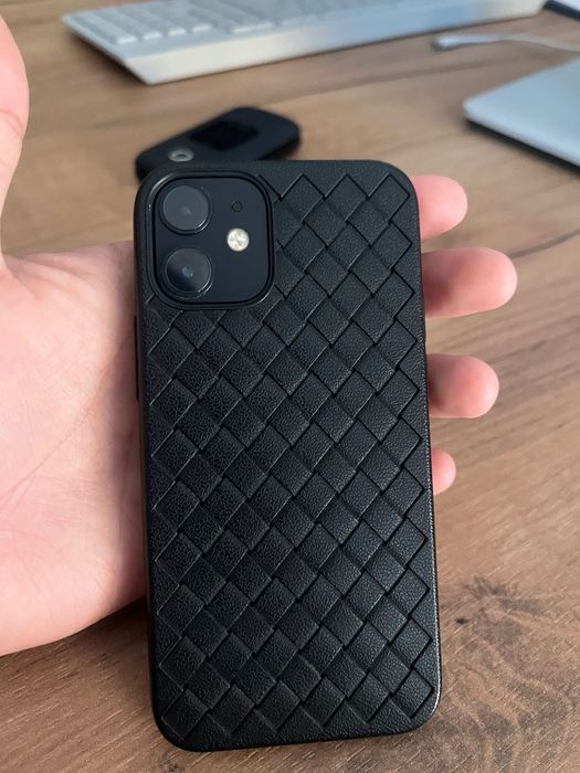 iPhone 12 mini в хорошем состоянии