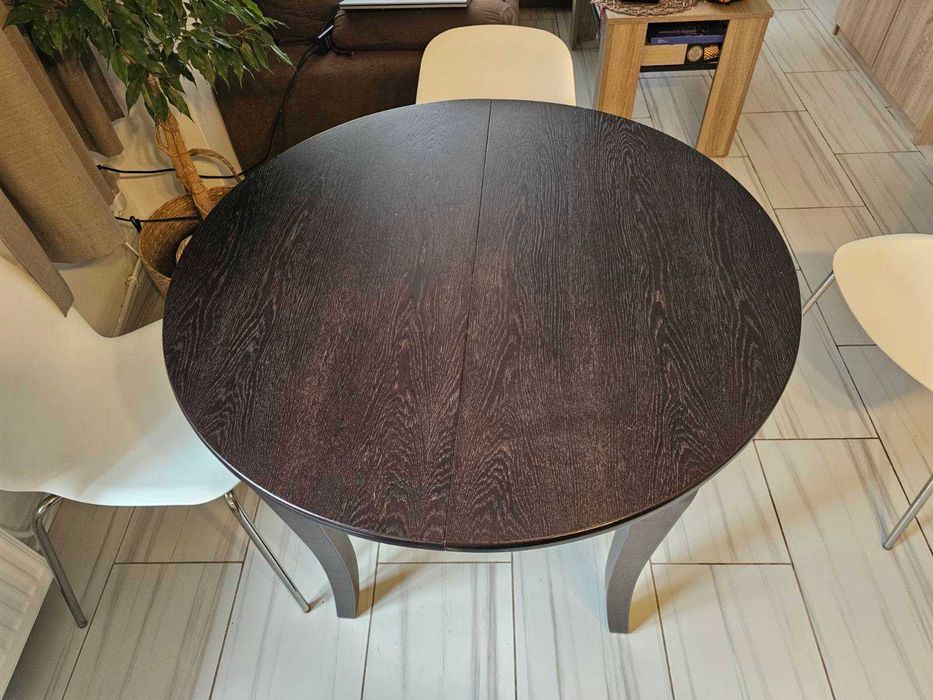 Разтегателна дървена трапезна маса