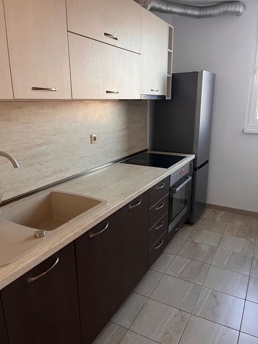 Дава се под наем Тристаен апартамент в Бургас, Възраждане - 90 кв.м за 598.23 € - Снимка #2