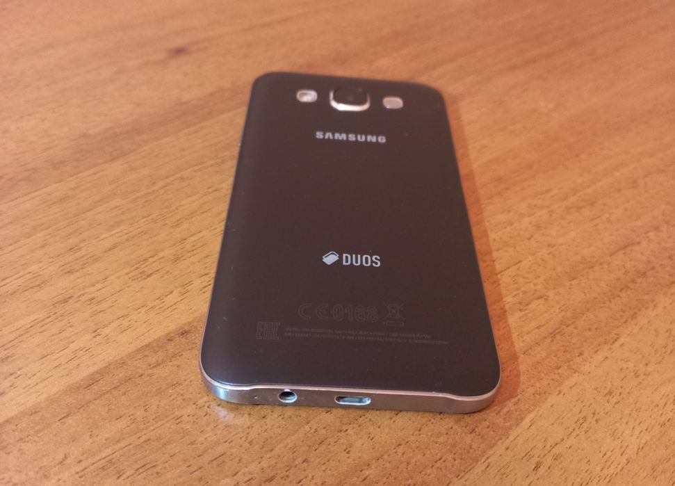 Продаётся НА ЗАПЧАСТИ смартфон Samsung Galaxy E5 SM-E500H/DS