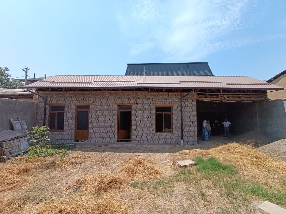 Kelesda srochna uy sotiladi