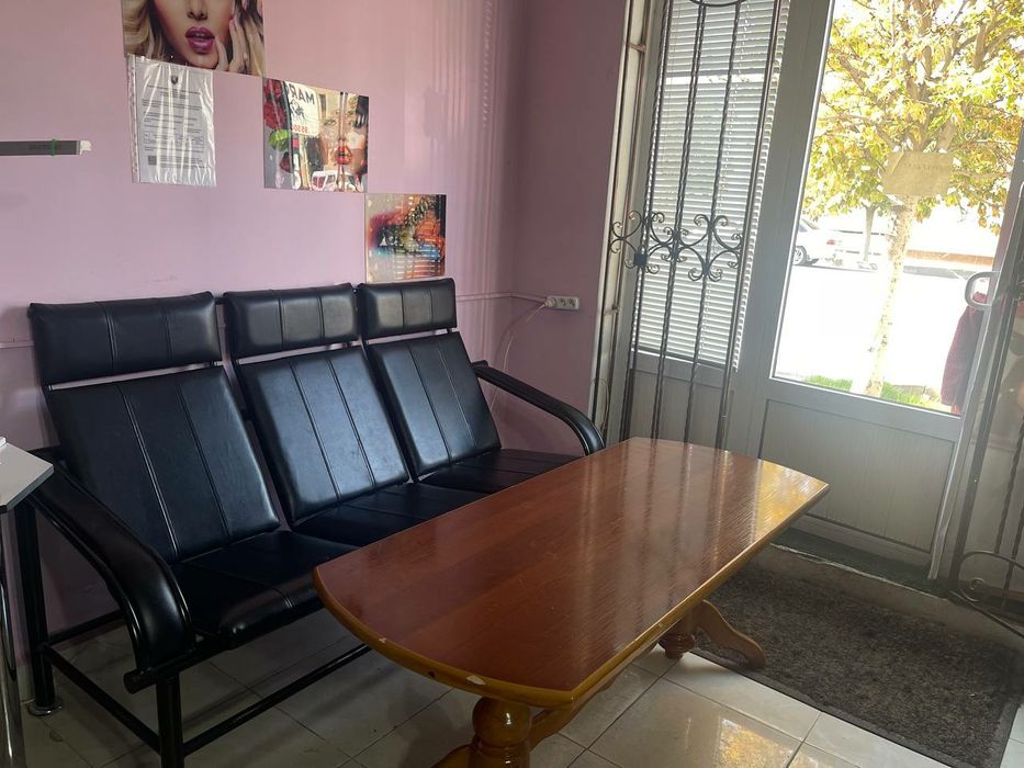 Журнальный стол и кресло