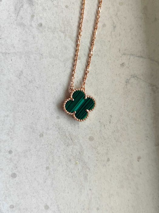 Дамско колие в розово злато с детелина от зелен малахит Van Cleef VCA