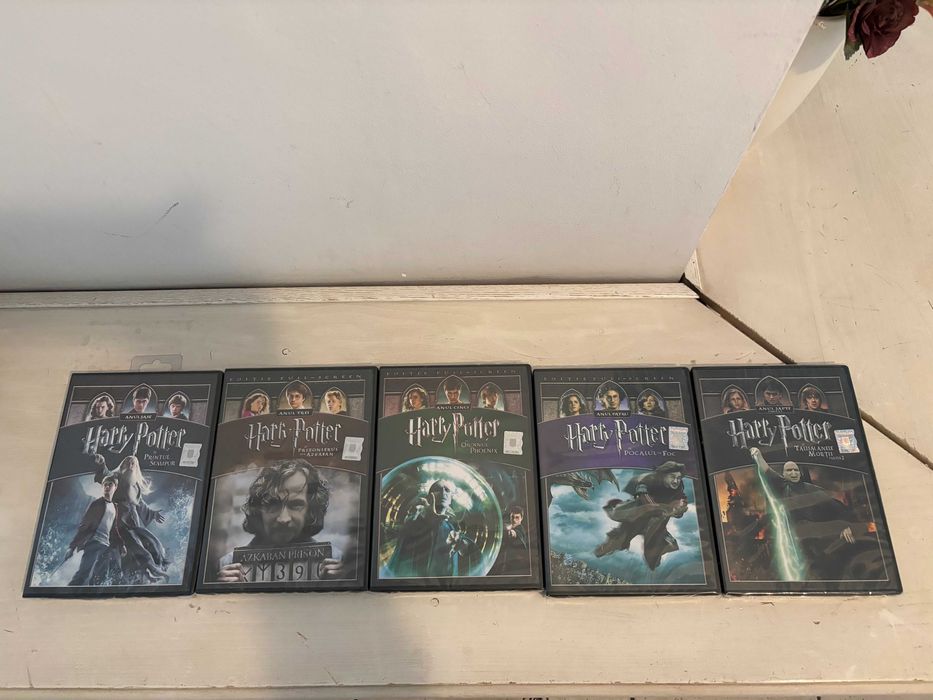 Set 5 DVD-uri Harry Potter Anii 3 - 7, sigilate