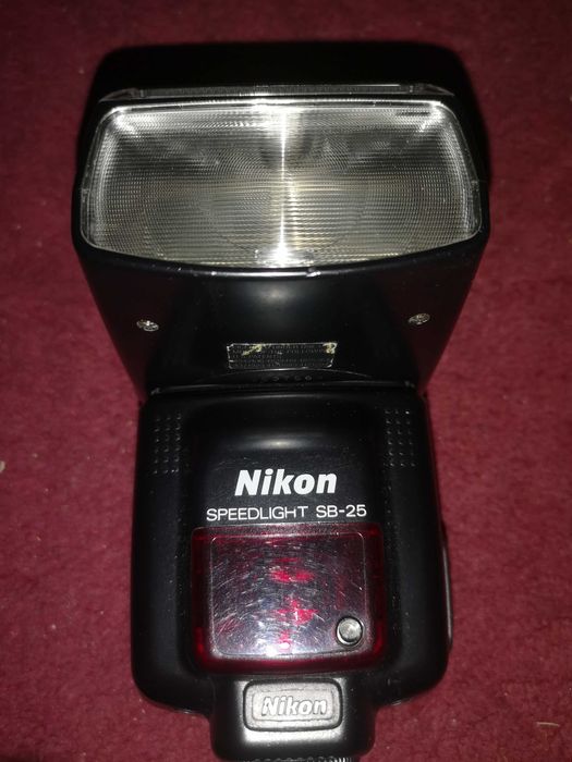 Bliț Nikon și Olympus