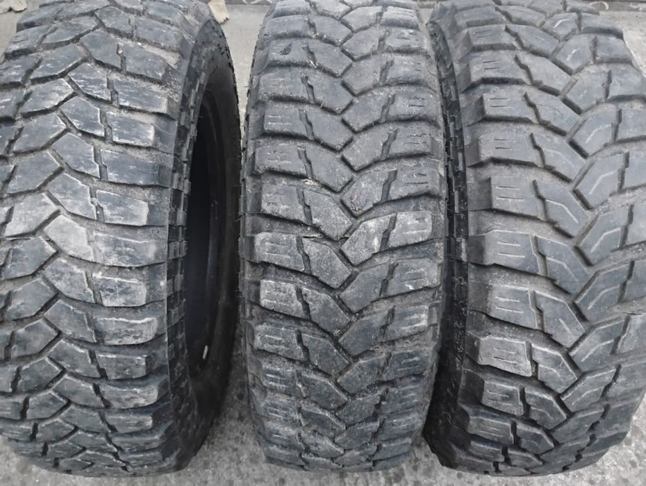 Vând Cauciucuri pt. Suzuki 205x70 R15 C