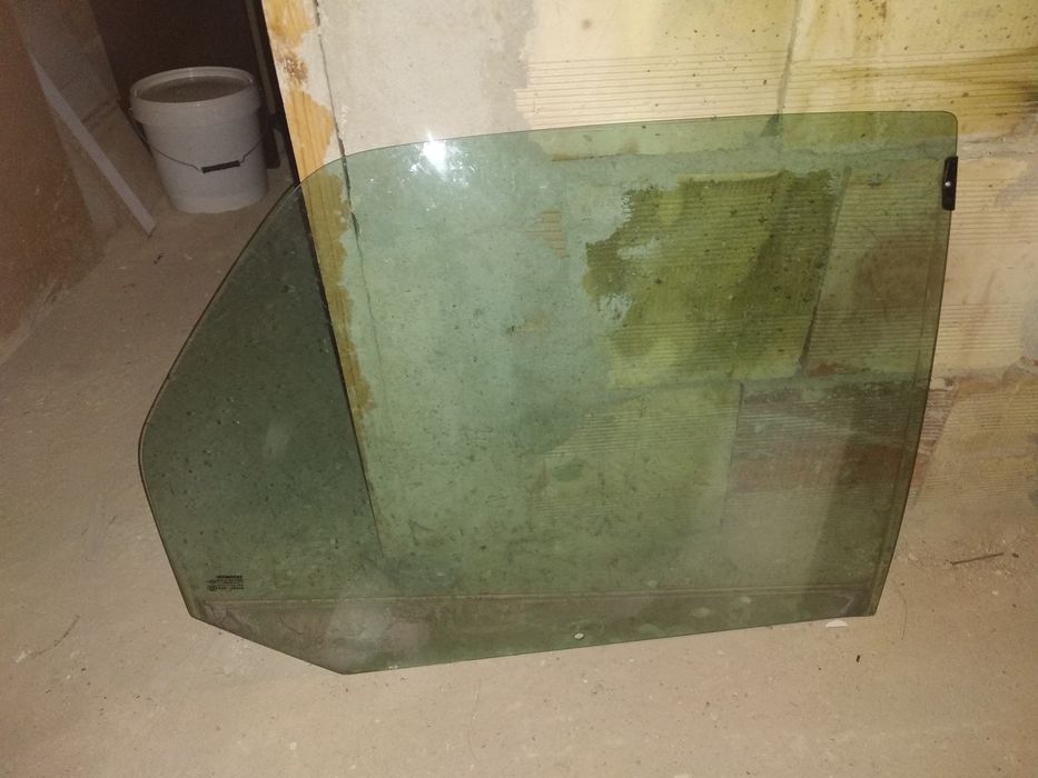 Задно дясно стъкло на рено Меган Сценик