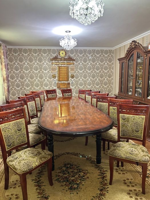 Стол для гостинной