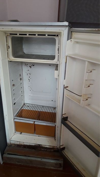 Эски холодилник сотилади.