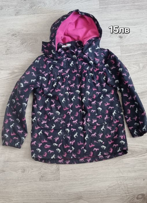 Продавам Детски якета и елек за момиче