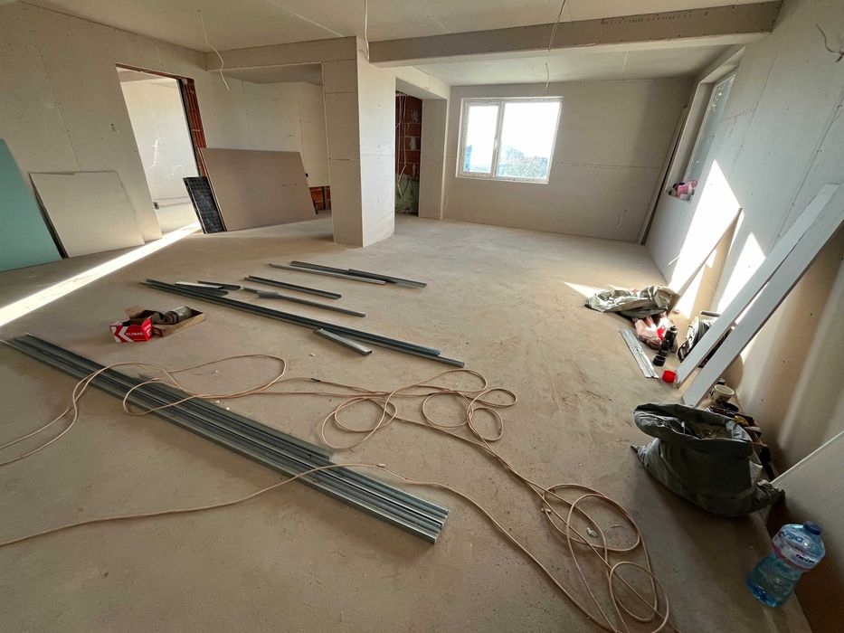 Продава се двуетажна, напълно обновена къща в гр. Крън