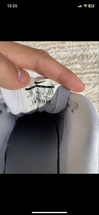 Adidași Nike Air Max, mărime 37,5, culoare argintie, stare bună