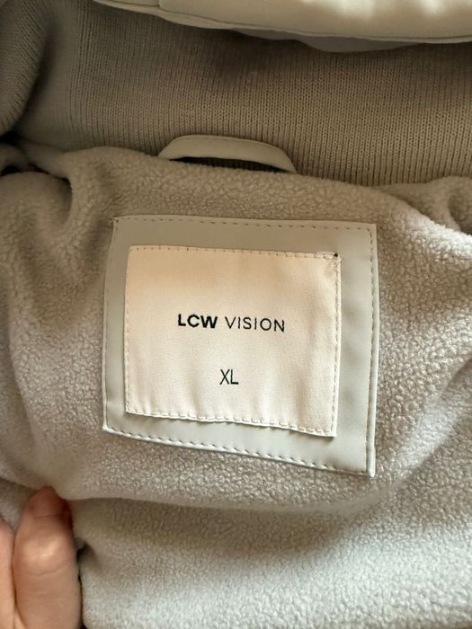 Новый куртка сатылады.