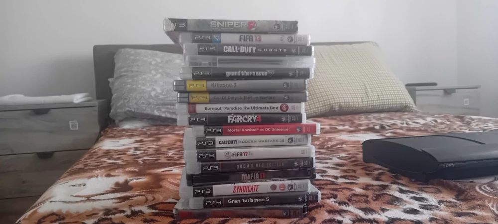 Schimb playstation 3 superslim cu 20 de jocuri +4 manete și un nintendo wii  cu 10 jocuri și acesori pentru un calculator sau laptop