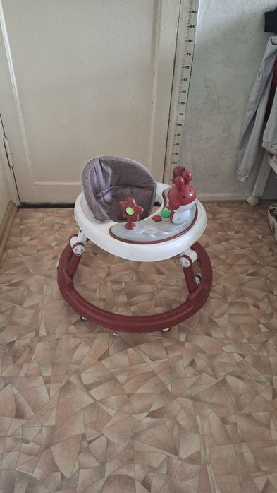 Детские ходунки красные