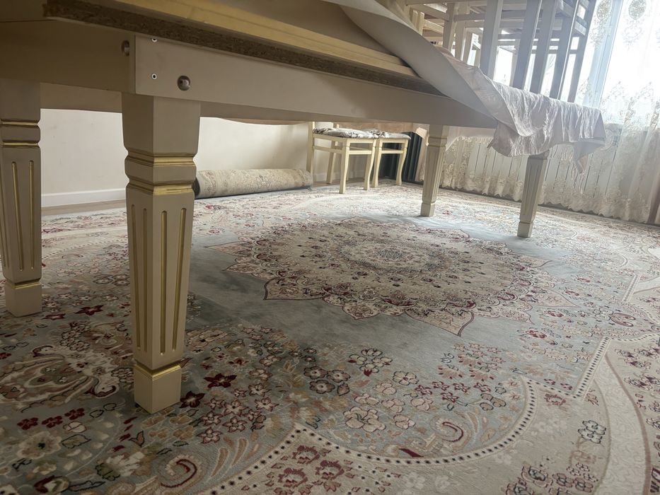 Продаю овальный стол вместе стульями