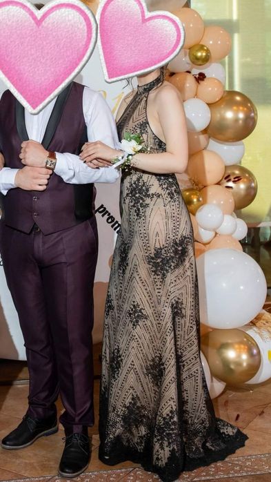 Бална     рокля.