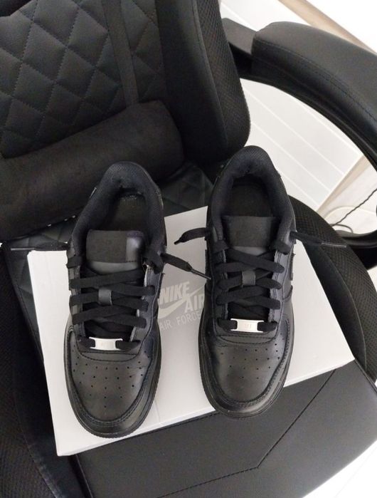 Vând Nike Air Force 1, noi, cu eticheta. Potriviti pentru orice outfit