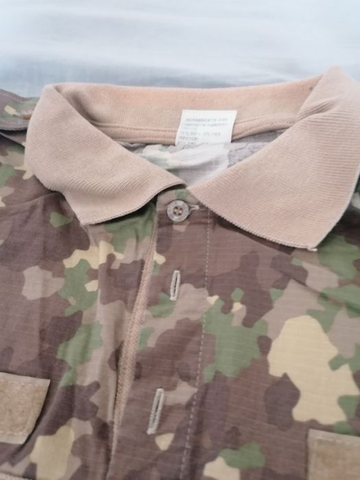 Pantaloni militari