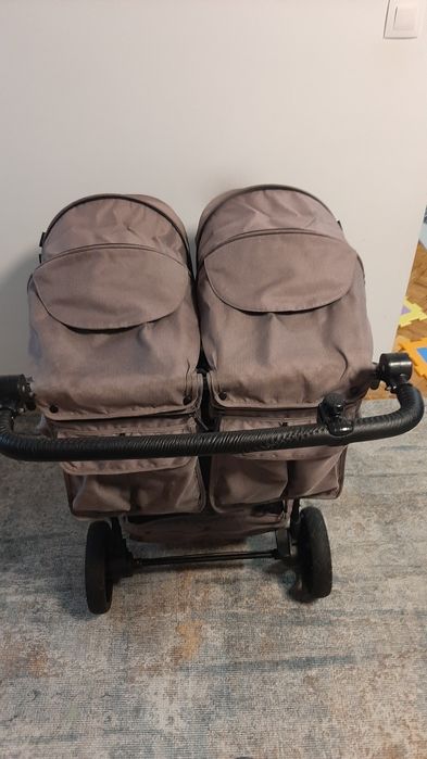 Количка за близнаци